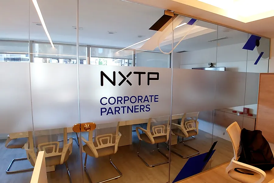 NXTP Oficinas Vinilo Ploteo