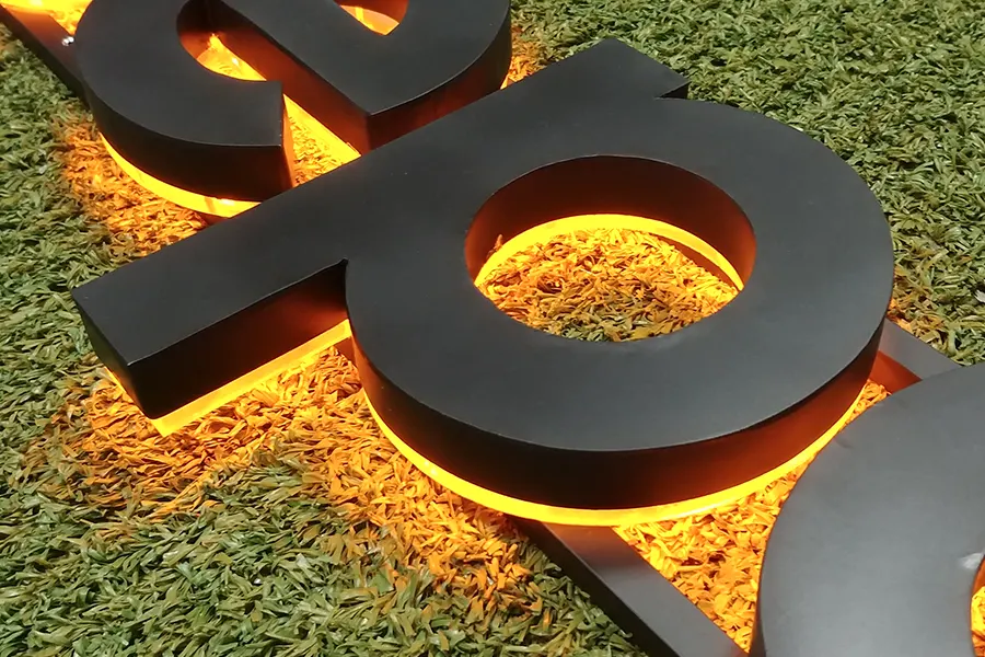 Logo Corpóreo + Acrílico Iluminado