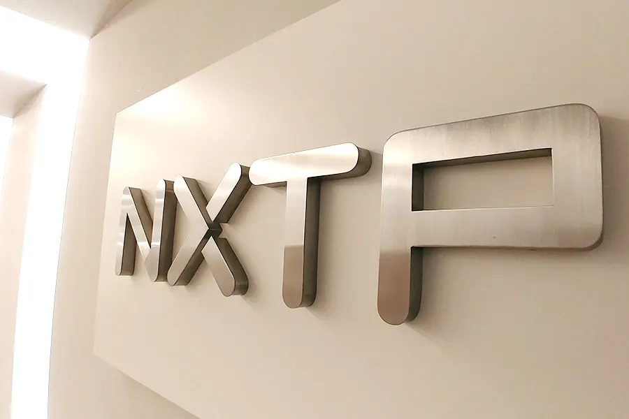 NXTP Logo Acero Inoxidable